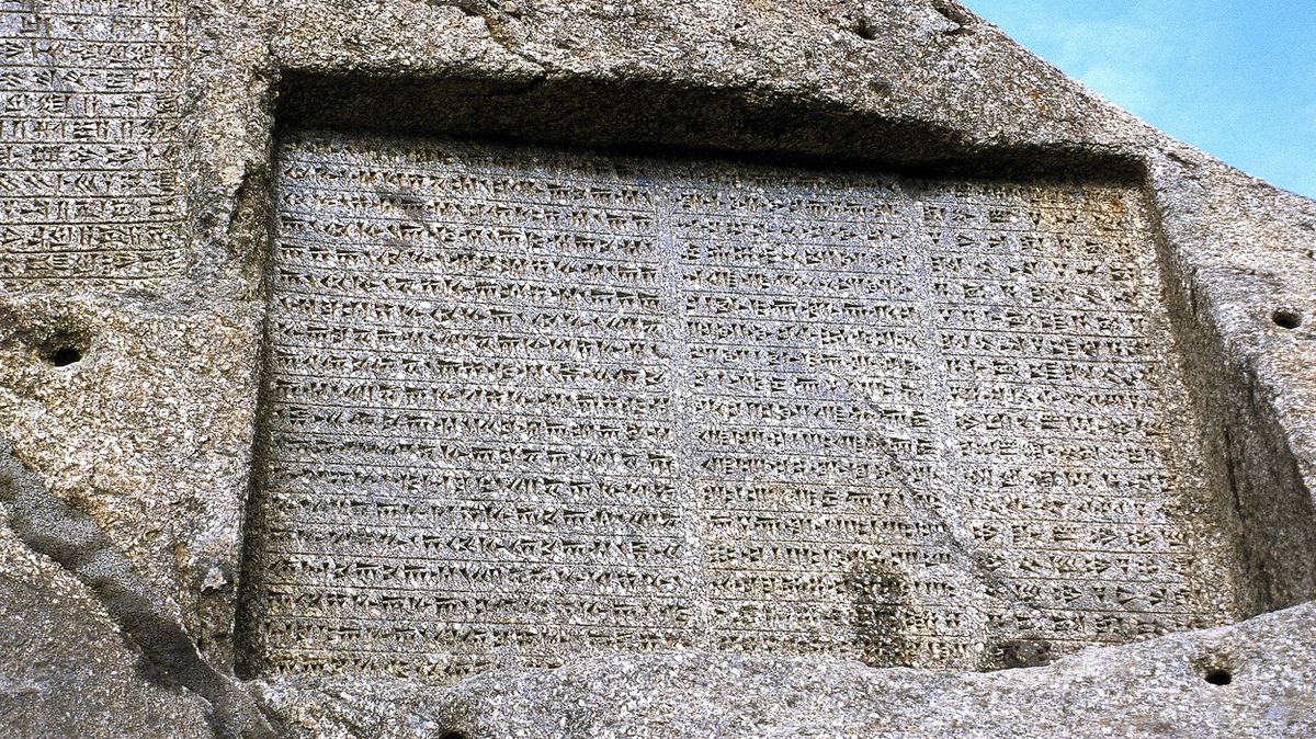Francouzský archeolog rozluštil tisíce let staré písmo